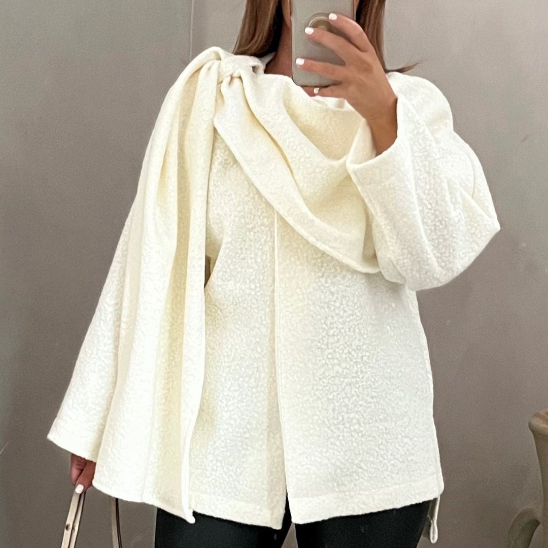 Bouclé Poncho sálrészlettel – Vivienne