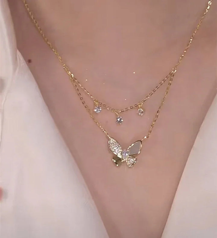 Két rétegű zirkónia és gyöngyház pillangó nyaklánc - Elayna