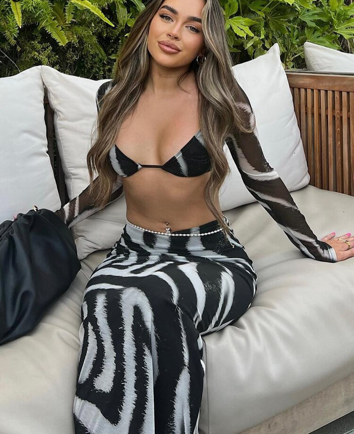 Csíkozott nyári szett szoknyával – Trendisége & Nőiessége – Melina