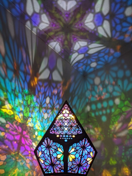 Üvegfestett Stílusú LED Asztali Lámpa - LumiAura