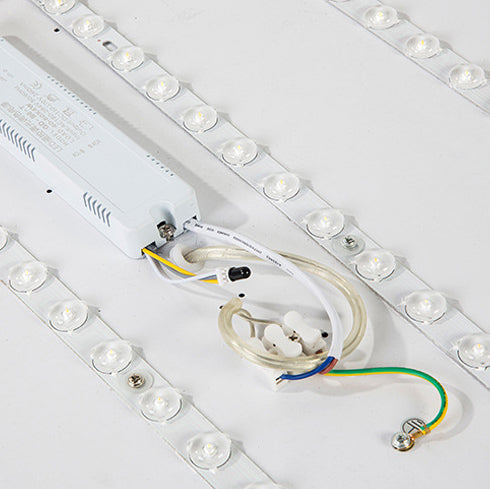 A lámpa belseje: LED-modulok, vezetékek és a vezérlőegység közelről 18