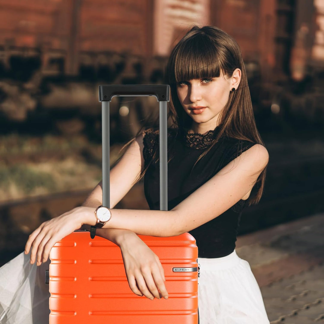 Bővíthető kemény héjú kézipoggyász forgó kerekekkel és TSA zárjal