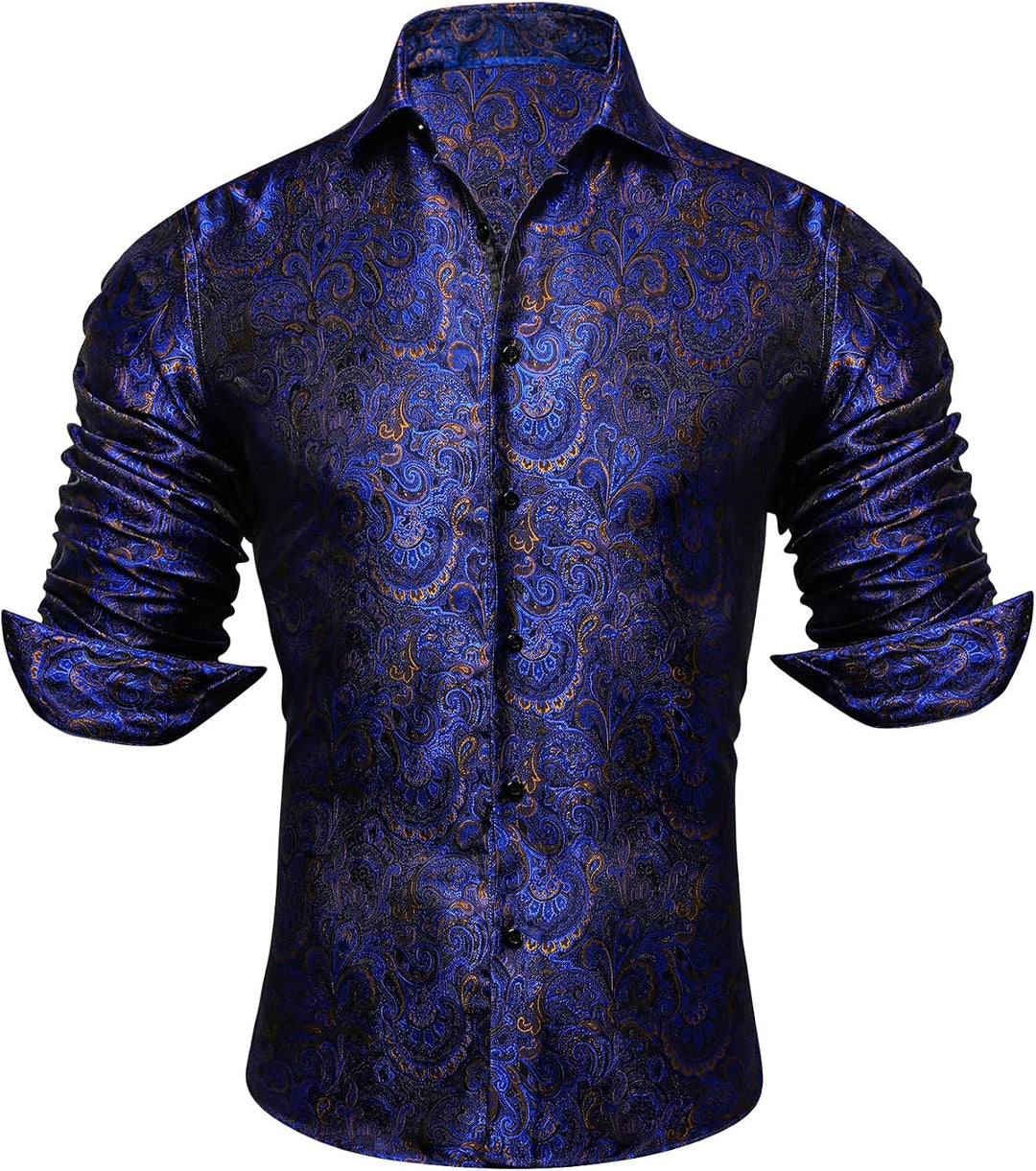 Kék-arany paisley mintás jacquard ing, manökenen vagy sík felületen, felhajtott ujjal és megkötött mandzsettával.
