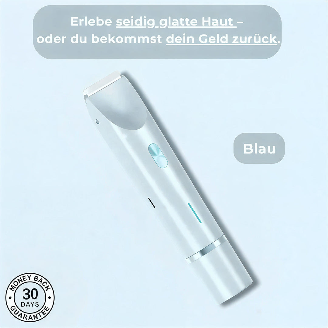 Világoskék kivitelű elektromos szőrtelenítő trimmer ferde nézetből, halványkék háttéren, kapcsológombbal és fehér vágófejjel.