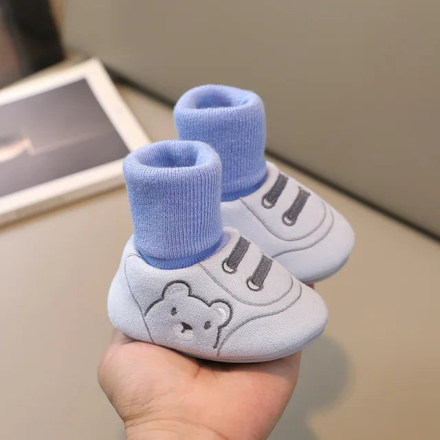 Kényelmes és csúszásgátló zokni cipők kisgyermekeknek - TinySteps