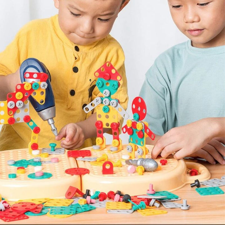 Montessori építőkészlet szerszámosláda gyerekeknek két gyerekkel és kék játékfúróval