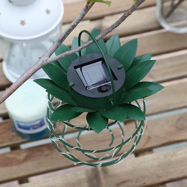 Napenergia lámpa ananász formában - SolarPine