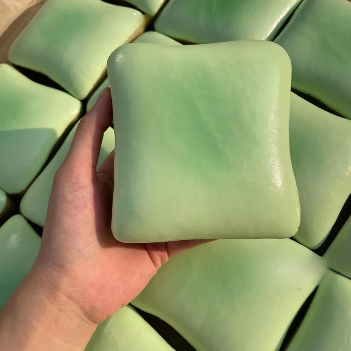 Lassan Visszaugró Squishy Játék - Plushmelt