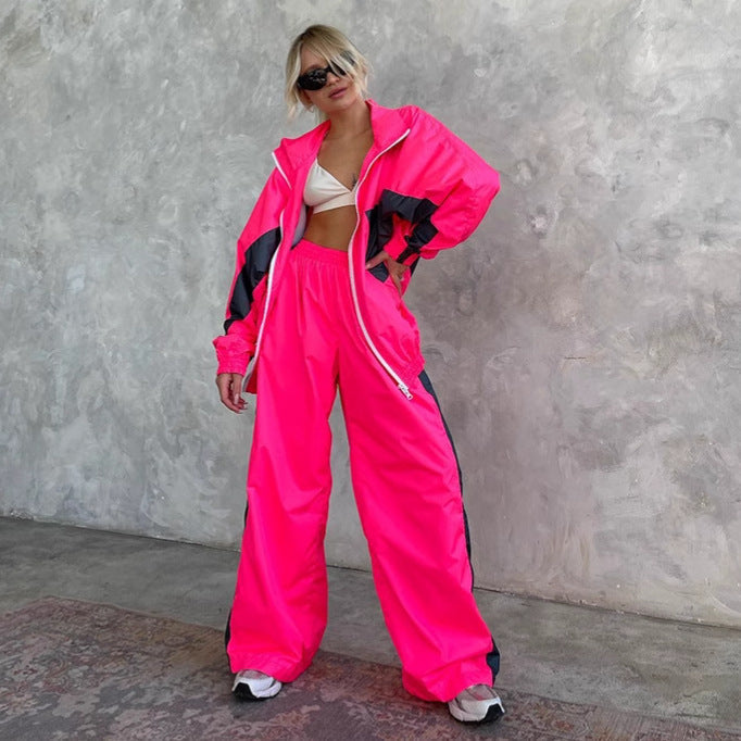 Neonpink női szett, napszemüveges modell, nyitott dzseki szürke betétekkel.