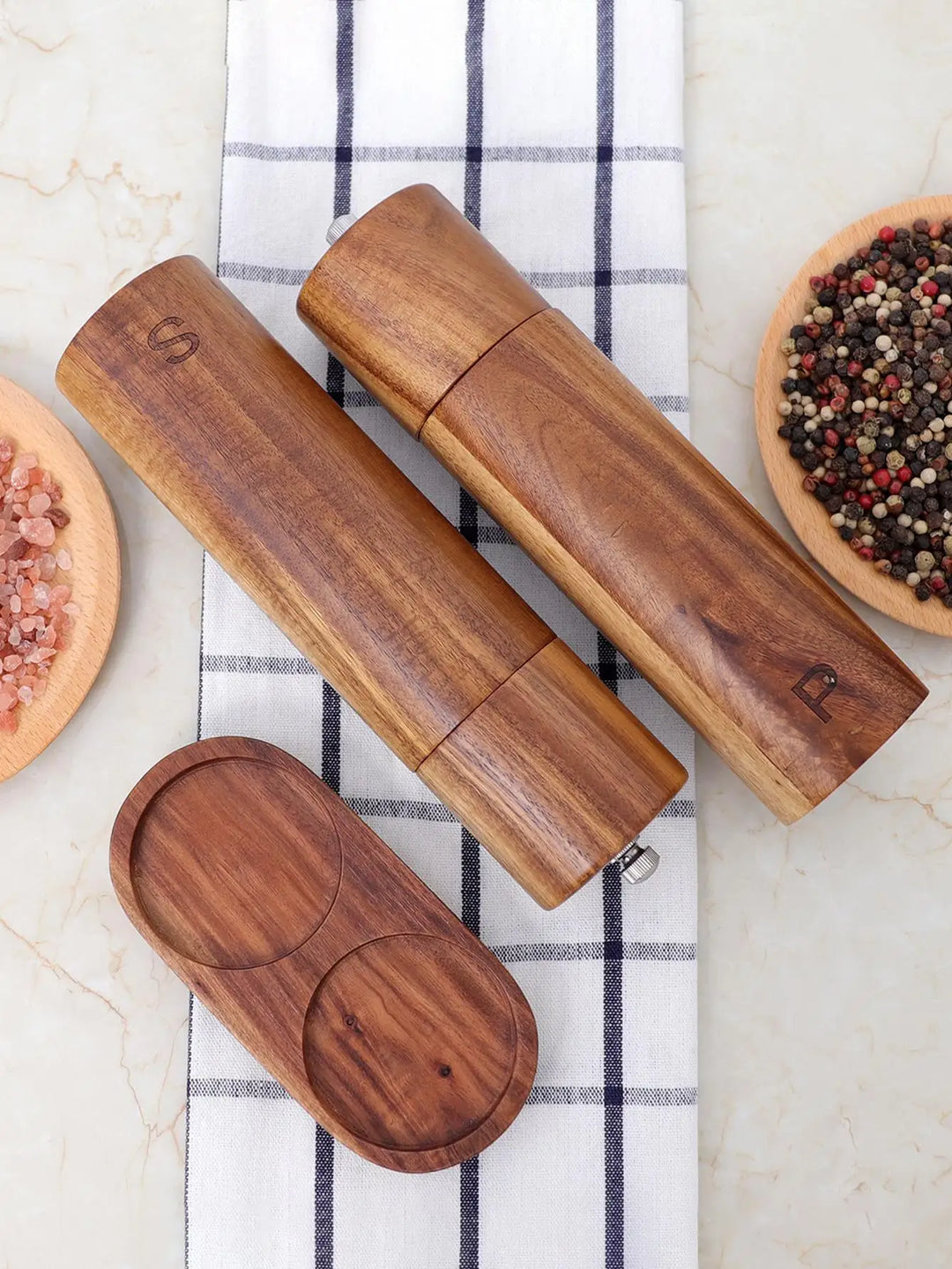 Luxus fa só- és borsörlő szett tálcával - WoodSpice