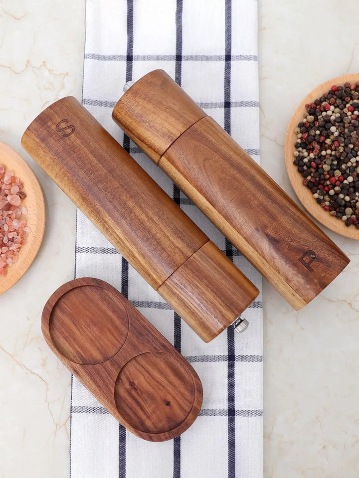 Luxus fa só- és borsörlő szett tálcával - WoodSpice