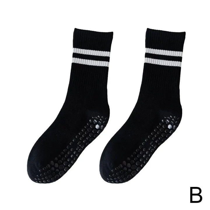 Csúszásmentes középmagasságú sportzoknik edzéshez és jógához - GripFit (1+1 ingyen)