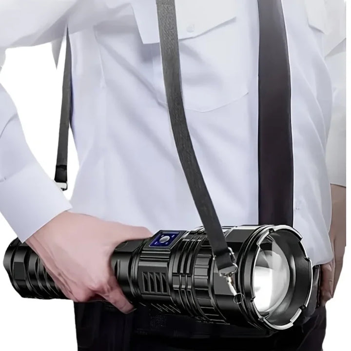 Újratölthető 10000 Lumen LED Zseblámpa – Striker