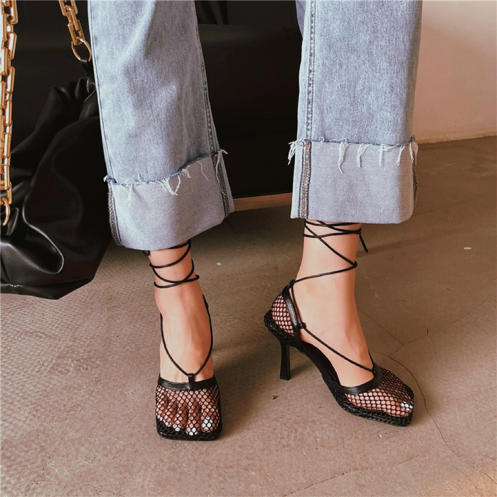Pumps csúcsos megjelenéssel – Céleste
