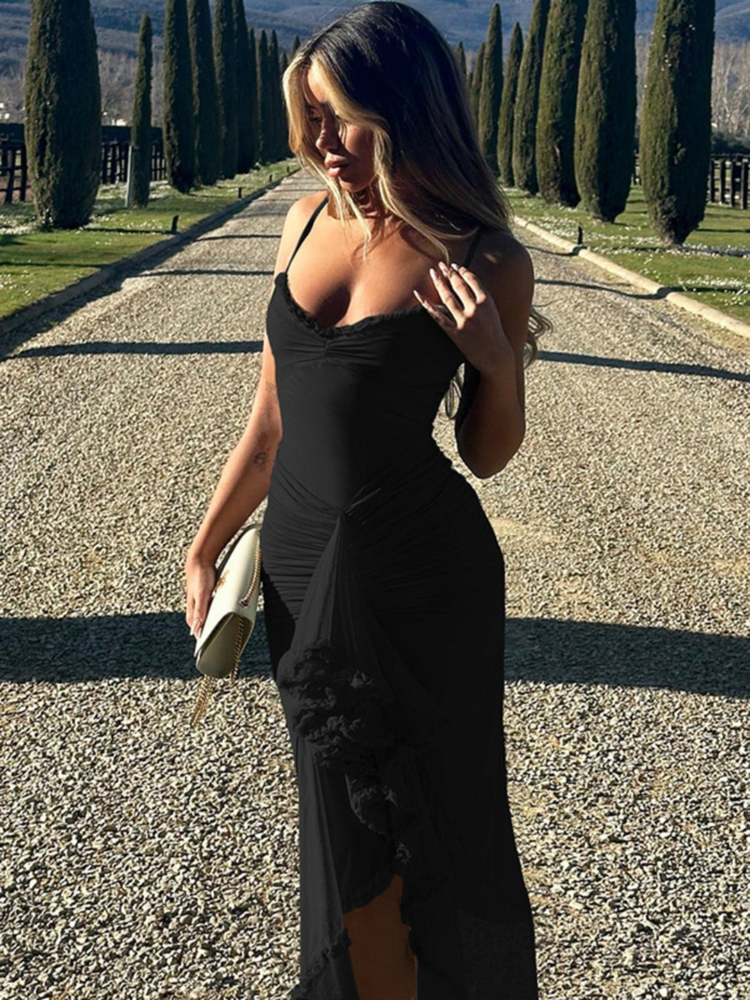 Trendi maxi ruha volánnal és spagetti pántokkal – Loyza