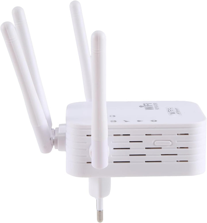 A fehér WiFi-erősítő oldalnézete: a szellőzőrések, az oldalsó gomb, a négy antenna és az alul kinyúló villásdugó látszik.