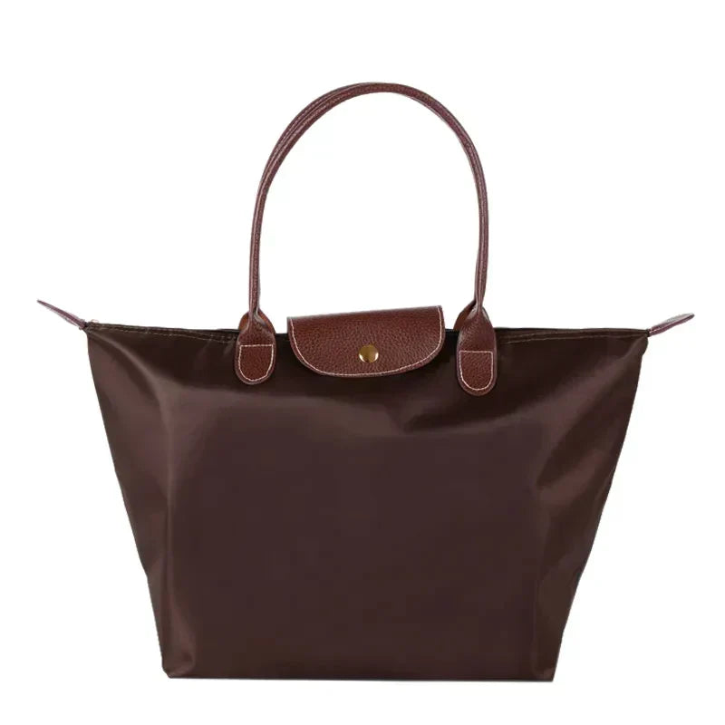 Braune Damenhandtasche aus Leder und Nylon, elegant, geräumig, mit Tragegriffen.