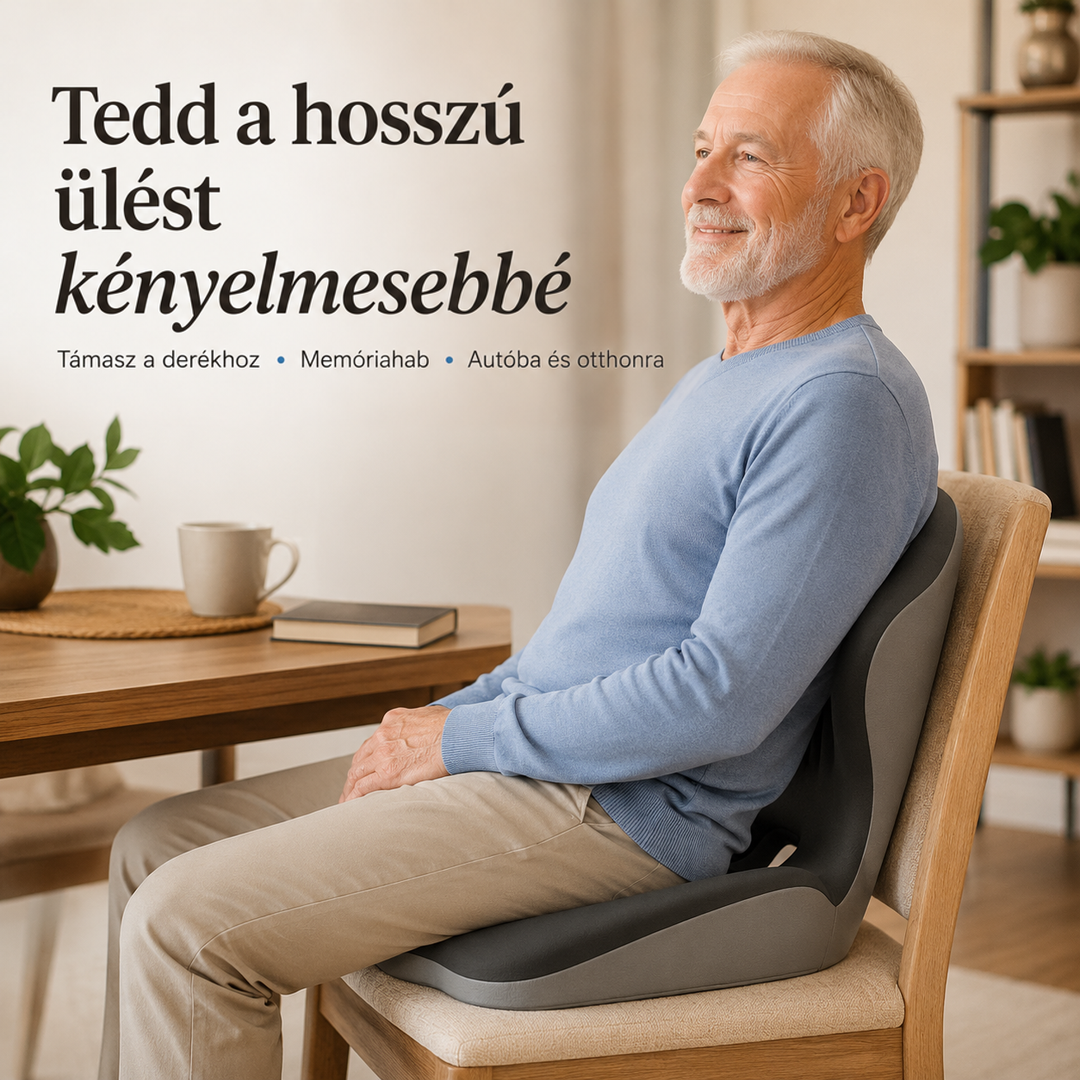 Idős férfi kék pulóverben egyenesen ül egy faszéken az ülőpárnával az otthonában 1