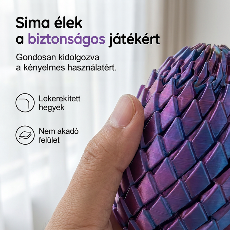 Közeli kép a lila, kékes árnyalatú pikkelyes tojásról, amelyet egy kéz tart, a lekerekített pikkelyvégek jól láthatók. 3