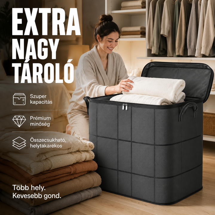 Mosolygó nő térdelve egy sötét, négyzetmintás tárolózsákba rak összehajtogatott fehér takarót, mellette színes pléd-halom egy gardróbszobában. 1