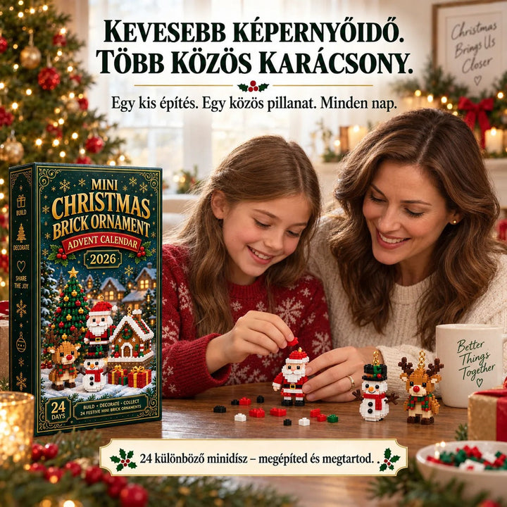 Anya és lánya mosolyogva építik a Mikulás-figurát az asztalon, mellettük a zöld dobozos adventi naptár és karácsonyfa. 1