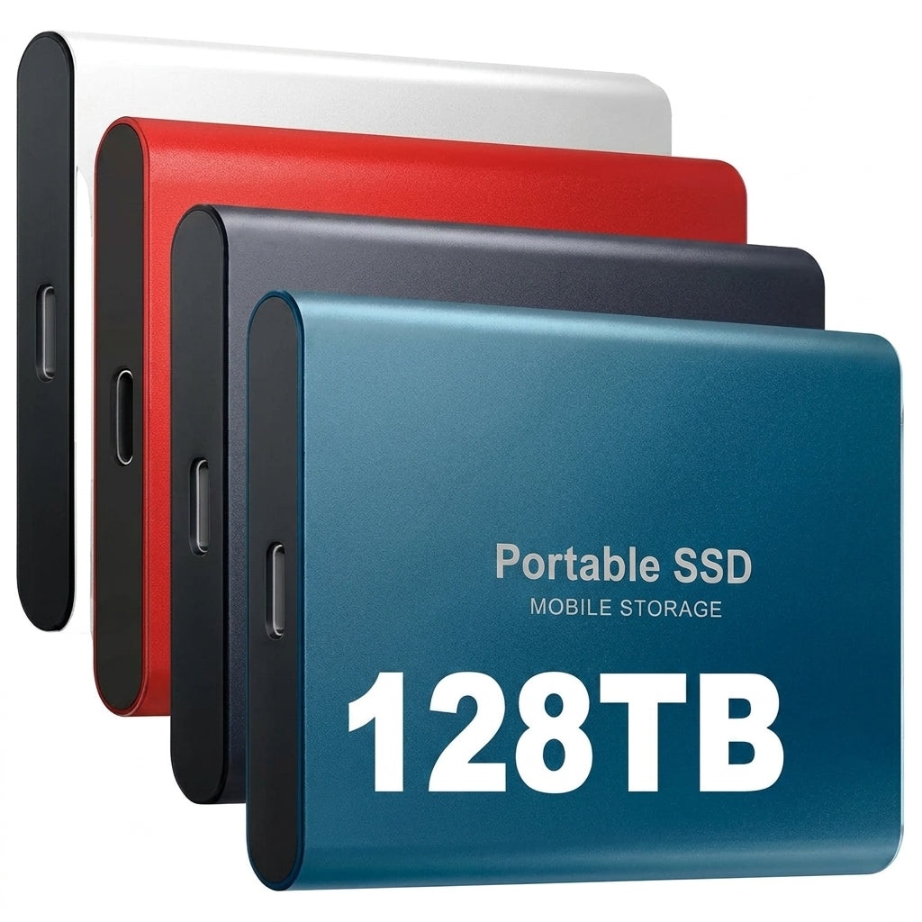 Négy egymásra csúsztatott hordozható SSD meghajtó fehér, piros, sötétkék és kék fémházban, oldalukon USB-C csatlakozóval, fehér nagy kapacitásfelirattal. 1