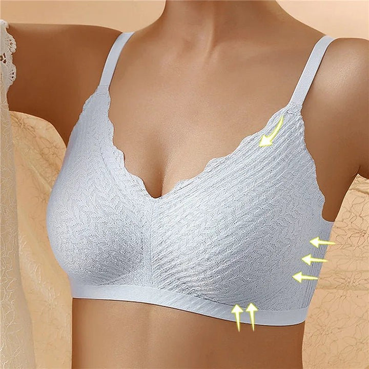 Világosszürke-kék bralette modellen, nyilak mutatják az oldalsó és alsó támasztást a mintázott anyagon. 5
