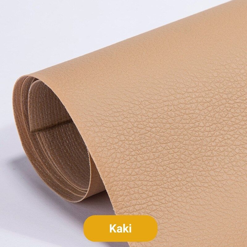Khaki öntapadós bőrjavító tapasz közelről, hátoldallal és színjelölő felirattal.